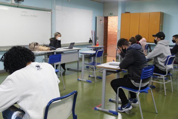 7 notícias: Estado confirma 4º do Ensino Médio para janeiro de 2022