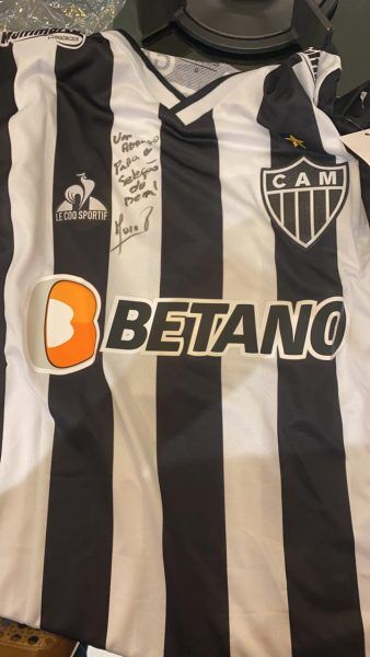 Campanha Futebol Tá na Mesa sorteia camisetas oficiais e autografadas