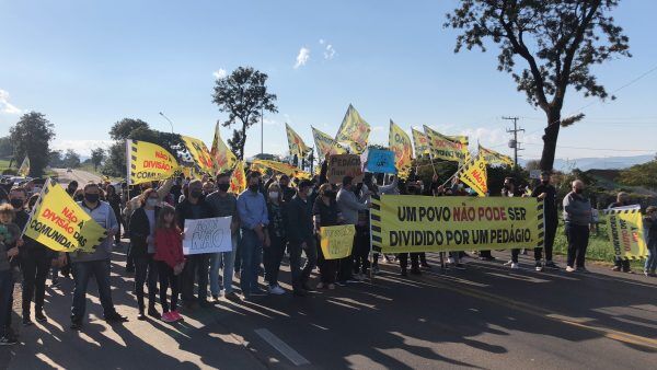 Comunidade de Arroio do Meio se manifesta contra pedágio