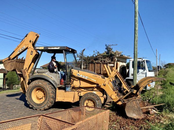 Semana inicia com mutirão da limpeza pública em Lajeado