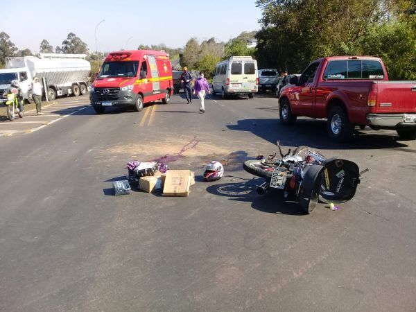 Condutor de motocicleta fica ferido em acidente na ERS-130