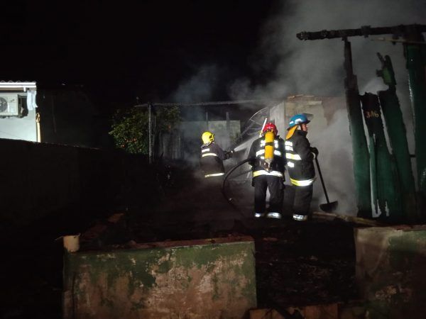 Casa pega fogo em Teutônia