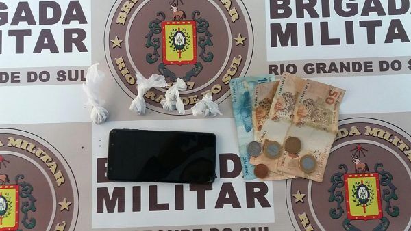 Brigada apreende adolescente por tráfico de drogas