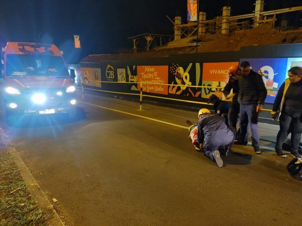 Jovem fica ferida após cair de motocicleta no Universitário