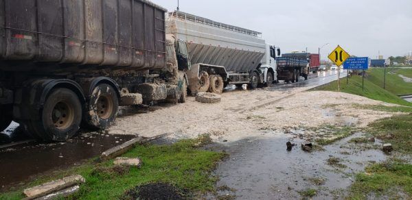 Engavetamento com quatro veículos é registrado na ERS-130