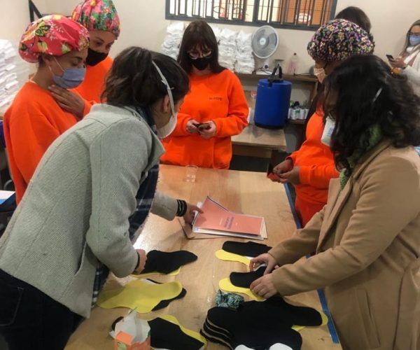 Detentas do Presídio Feminino confeccionam bioabsorventes