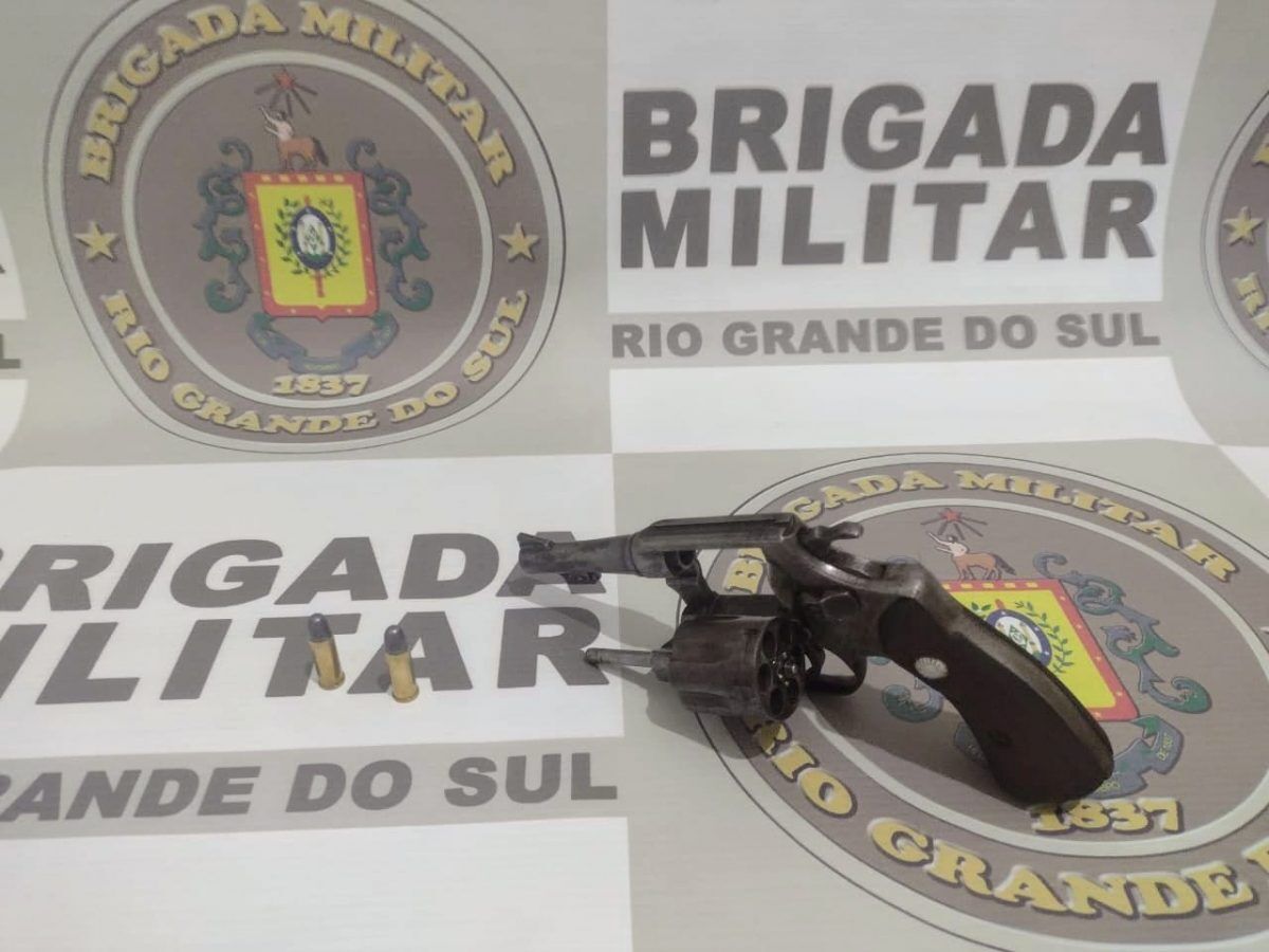 Após abordagem, BM prende homem por porte ilegal de arma de fogo
