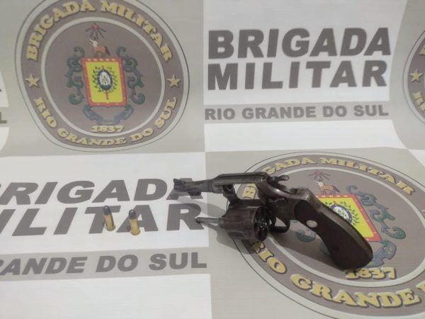Após abordagem, BM prende homem por porte ilegal de arma de fogo