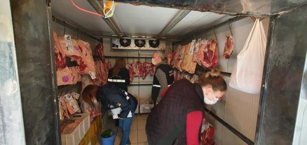 MP apreende 1,6 tonelada de alimentos impróprios para o consumo em Arroio do Meio