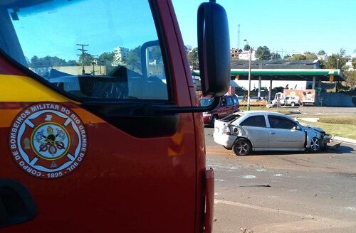 Colisão entre carro e caminhão deixa homem ferido na ERS-129