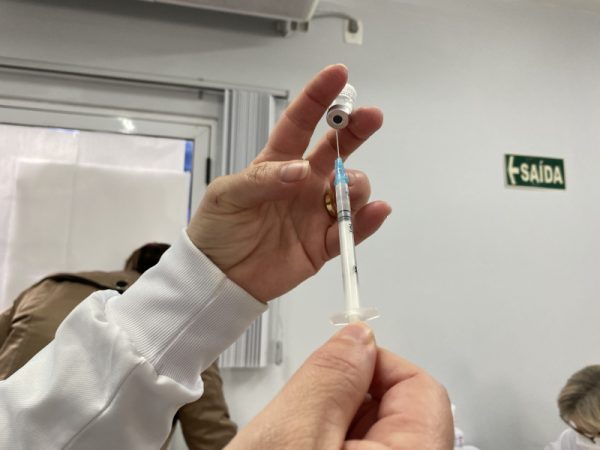 7 notícias: Brasil chega a 100 milhões de vacinados ao menos com a 1ª dose