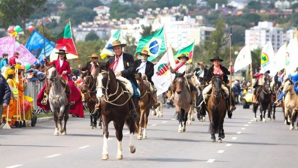 7 notícias: Estado libera desfiles apenas para cavalarianos em 20 de setembro