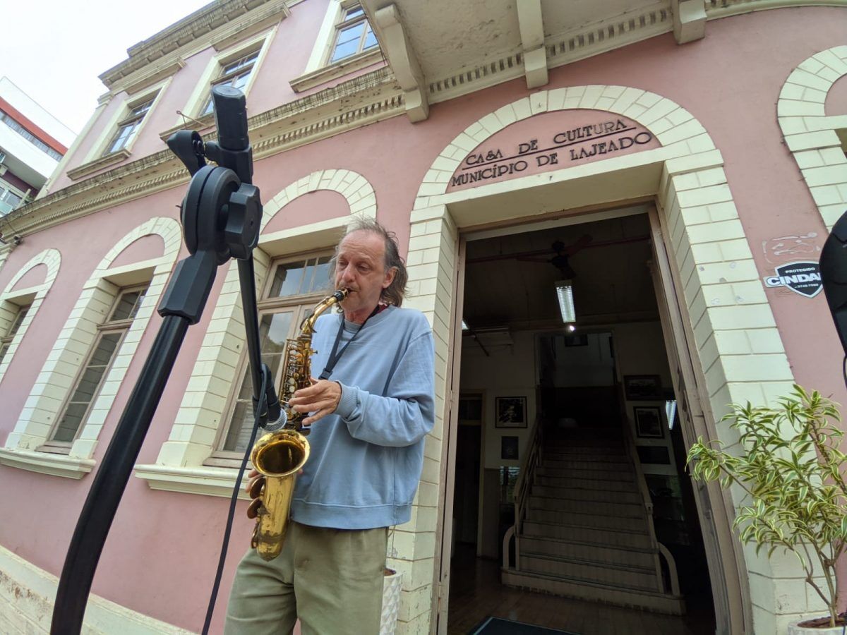 Poesias e música marcaram nova edição do projeto Sacada Cultural na Casa de Cultura