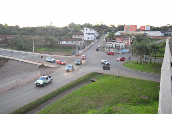 Confusão em rotatória desafia município e CCR