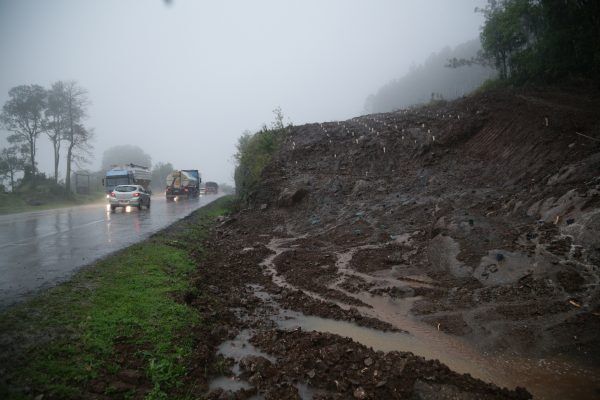 PRF alerta para bloqueios de pista na BR 386 entre Marques de Souza e Lajeado