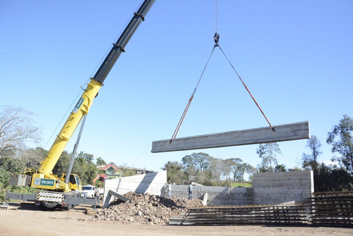 Primeiras vigas da nova ponte entre Teutônia e Westfália são colocadas