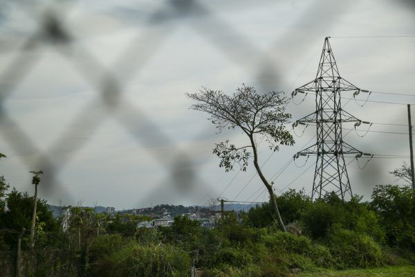 Reservatórios baixos, luz mais cara e risco de apagão