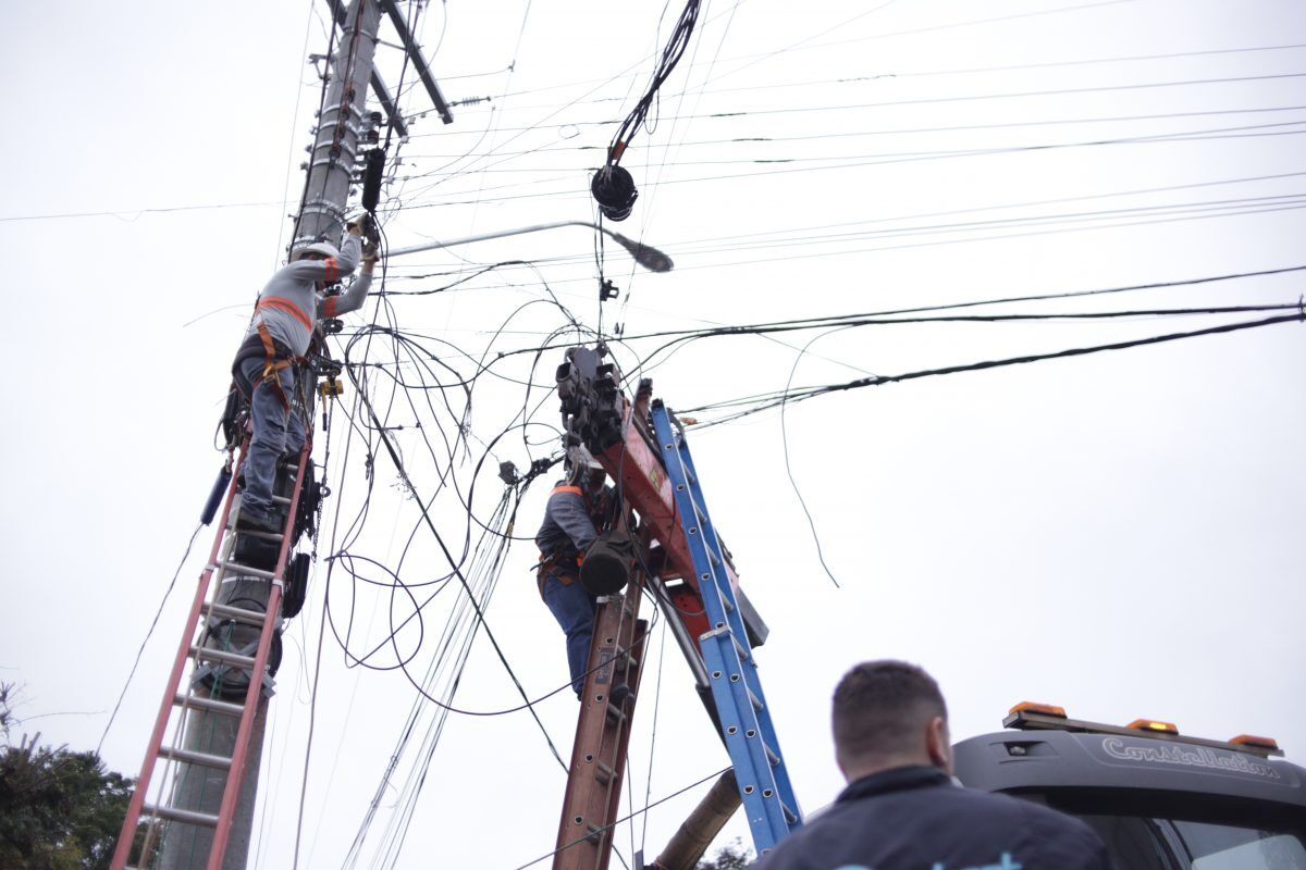 Acúmulo de fios volta a gerar transtornos