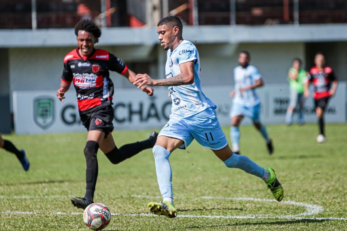 Alviazul tenta driblar adversidades