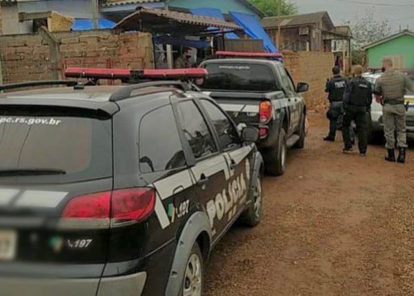 Suspeitos de homicídio são presos em operação no bairro Santo Antônio