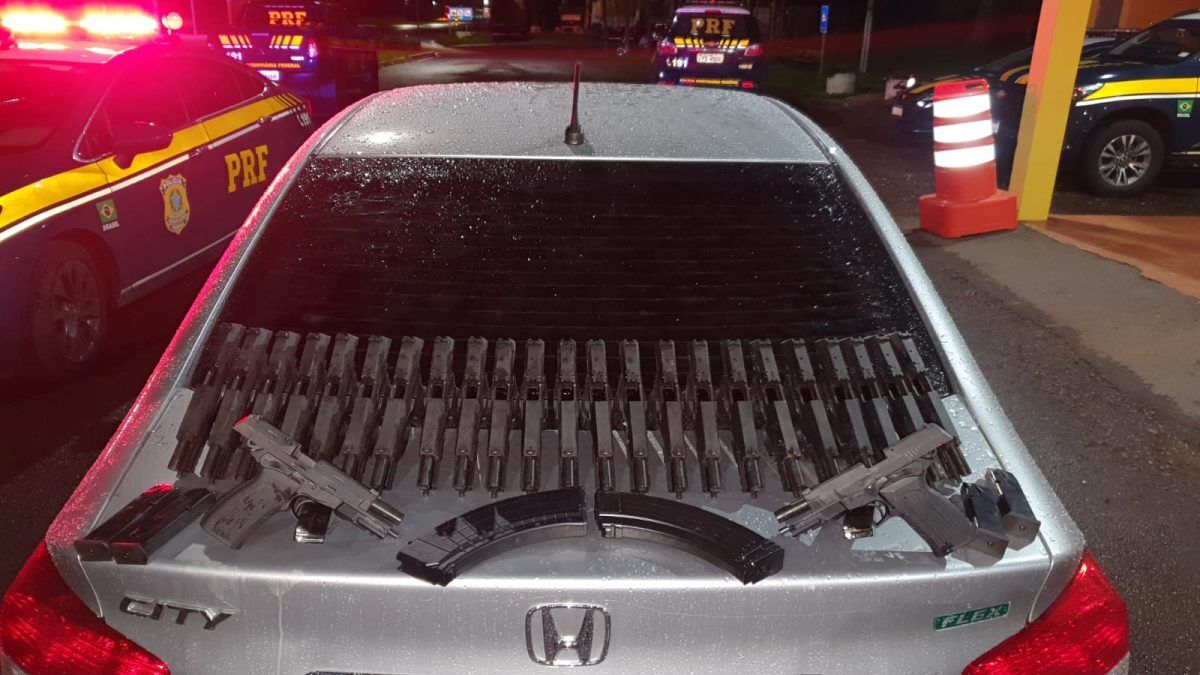 PRF prende duas mulheres com 25 armas em Lajeado