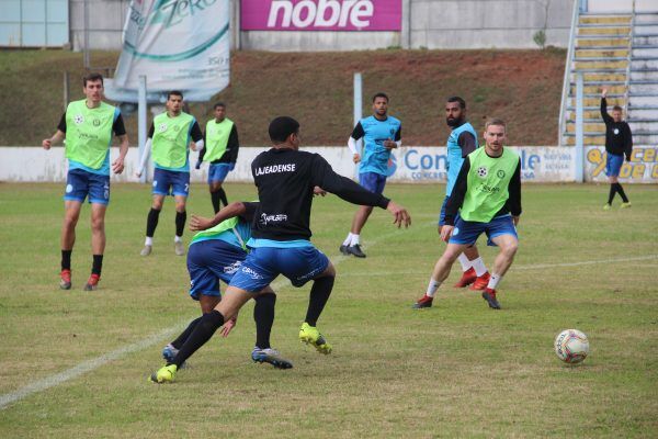 Após casos na comissão técnica, covid chega ao elenco