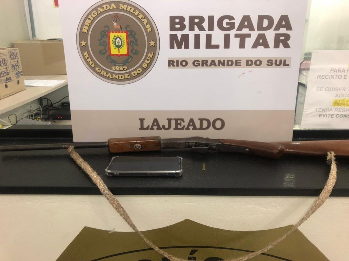 Jovem é detido por posse ilegal de arma de fogo no centro de Lajeado