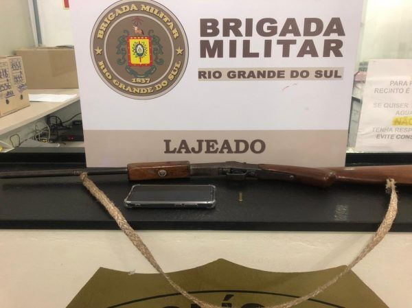 Jovem é detido por posse ilegal de arma de fogo no centro de Lajeado