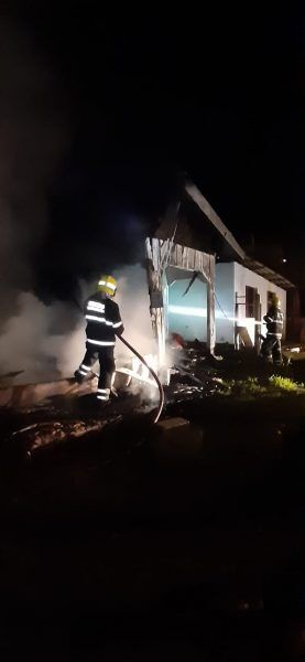 Casa pega fogo em Conventos
