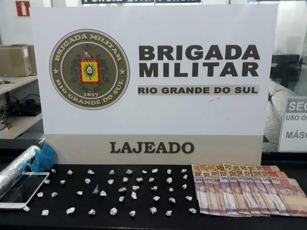 Brigada prende dois indivíduos por tráfico de entorpecentes
