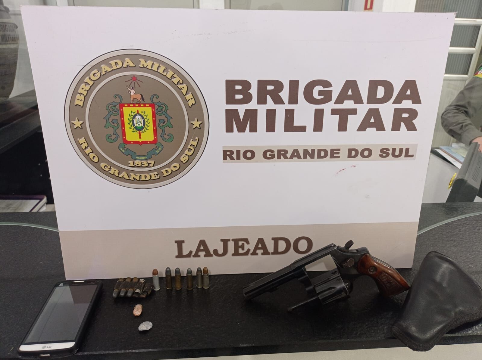 Brigada Prende Homem Por Porte Ilegal De Arma De Fogo Grupo A Hora