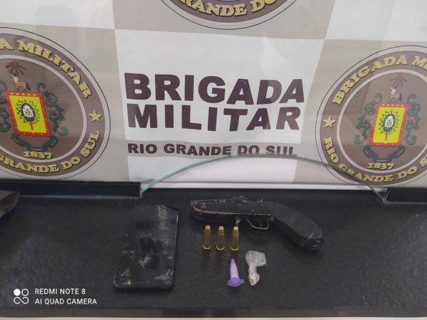 Homem é preso por tráfico de drogas e posse de arma no bairro Oriental