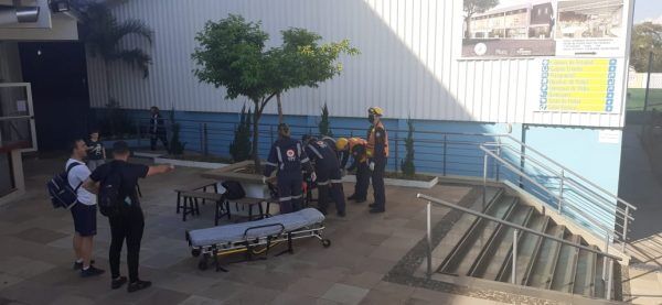 Jovem é levado ao hospital após disputa de bola na Copa Sete