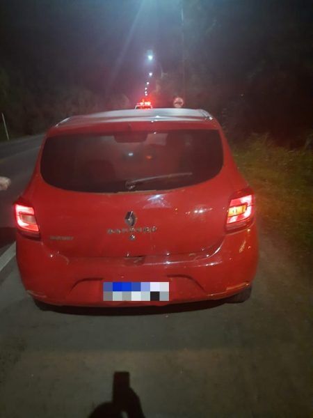 Com sete viaturas, policiais prendem dois homens por roubo