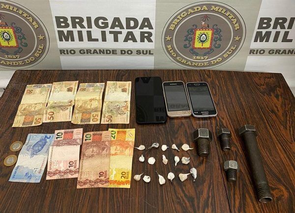 Suspeitos de tráfico de drogas são detidos no bairro Teutônia