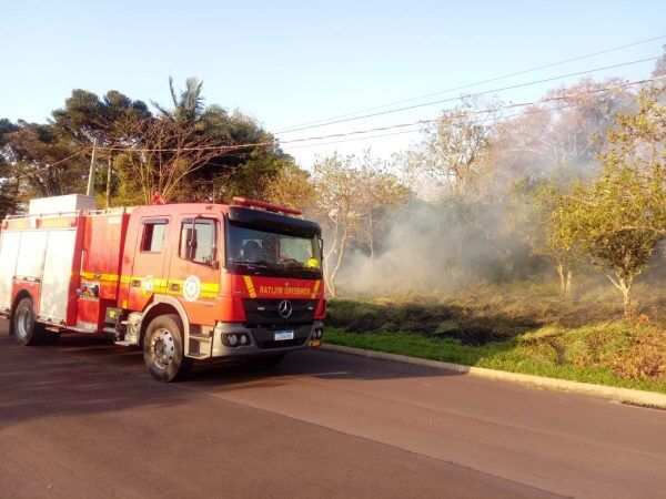 Em menos de uma hora, Bombeiros combatem incêndios em vegetação em dois bairros de Lajeado
