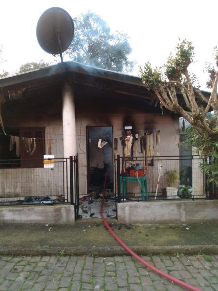 Incêndio consome parcialmente residência em Encantado