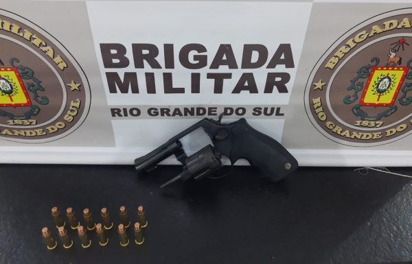 Após efetuar disparos em via pública, homem é detido por porte ilegal de arma, embriaguez e ameaça