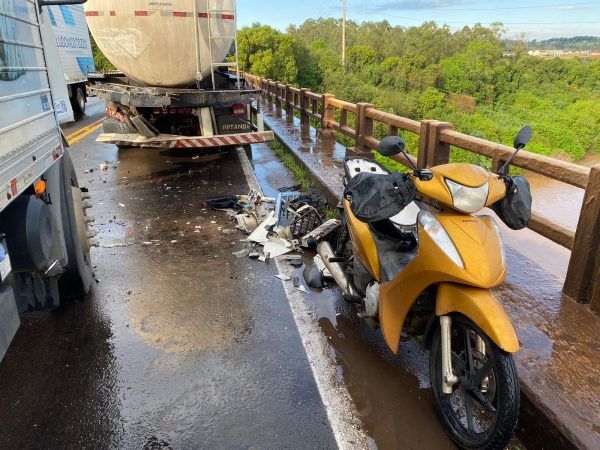 Motociclista fica ferido em acidente na ERS-130