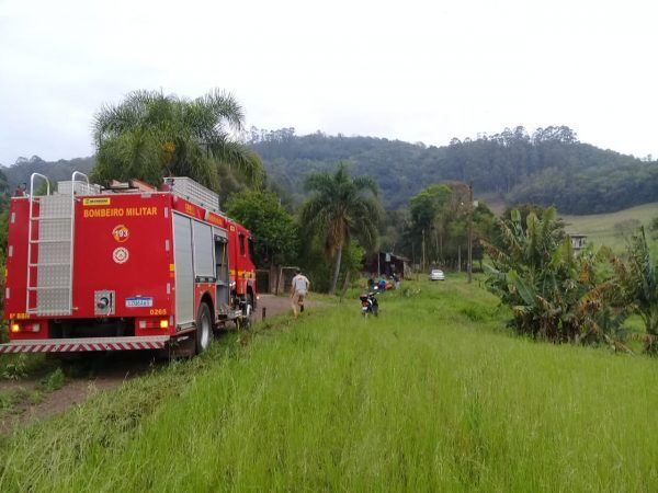 Homem fica com o pé preso em máquina em Cruzeiro do Sul