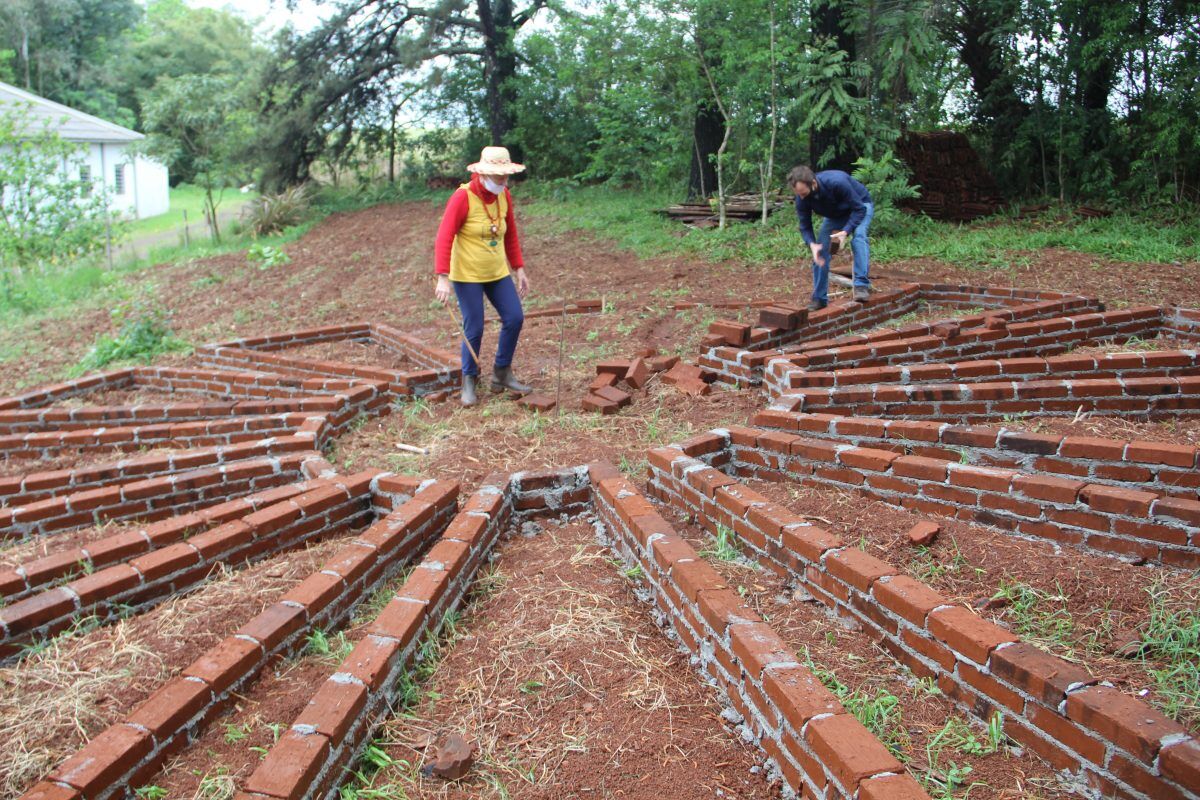 Comunidade cria “relógio” de plantas medicinais