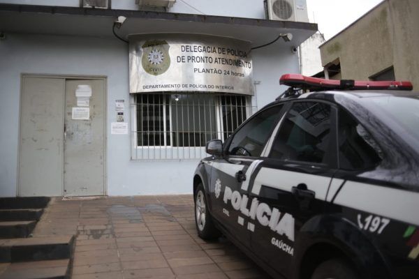 Delegacias trocam comandos