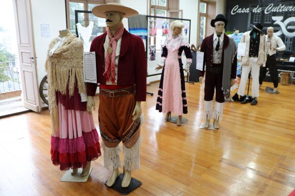 Exposição resgata trajes típicos gaúchos