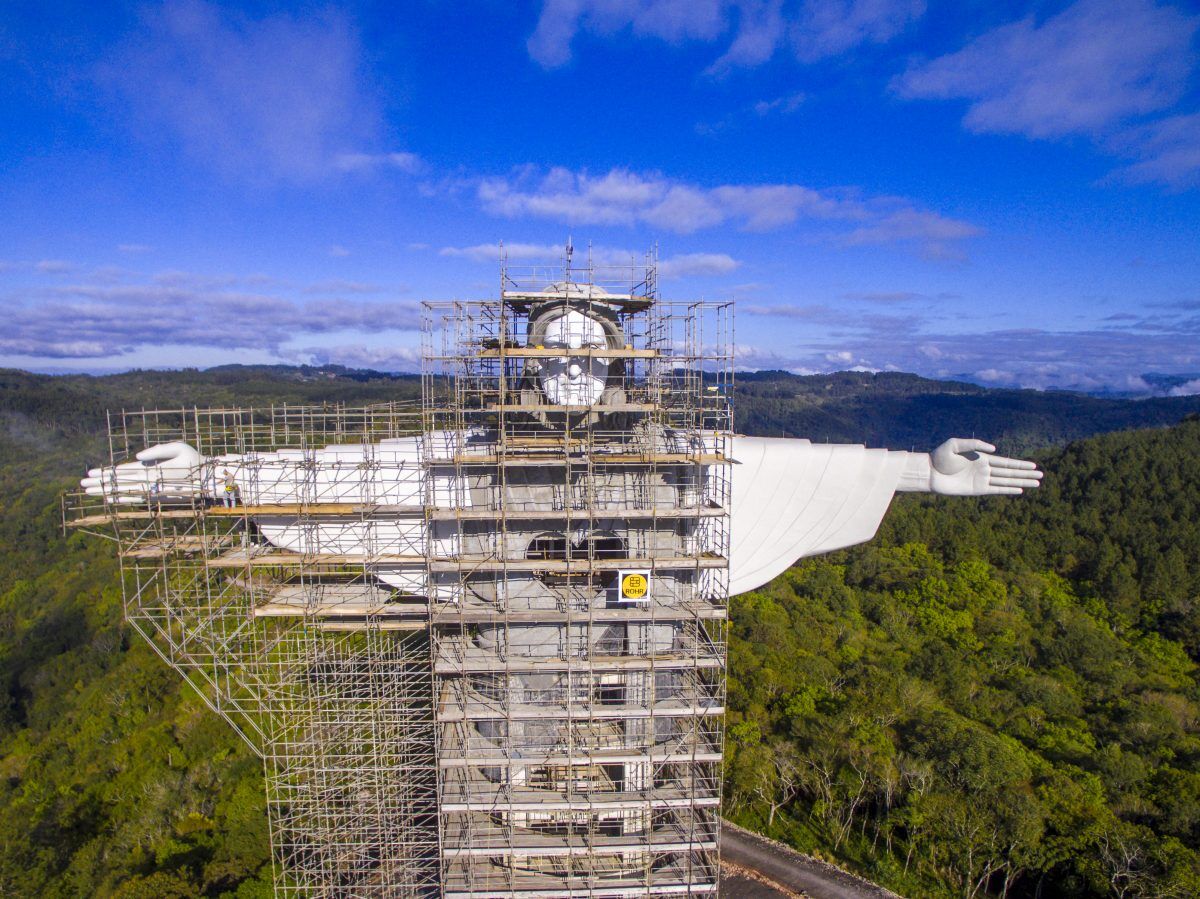 Após mirante no coração, obra do Cristo avança  à implantação do manto