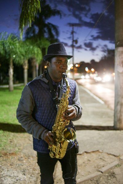 Músico haitiano encanta Lajeado