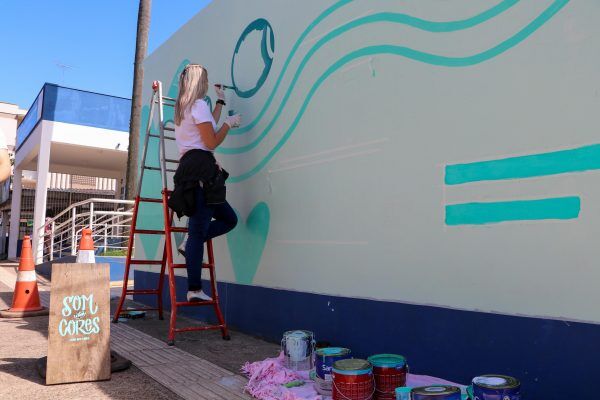 Posto de Saúde do Centro recebe intervenção artística alusiva ao Setembro Verde