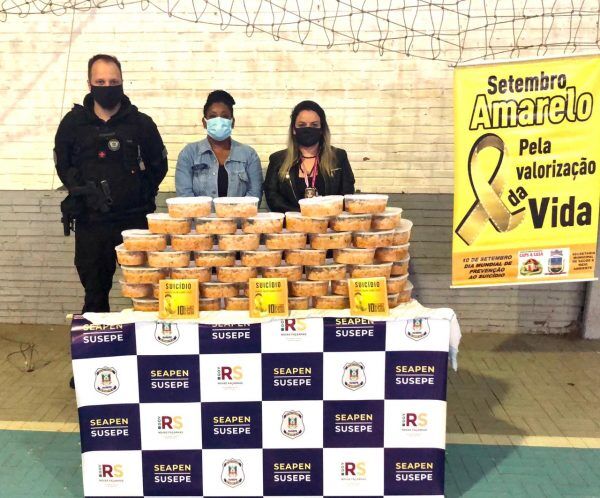 Refeições são entregues para pessoas carentes em Encantado