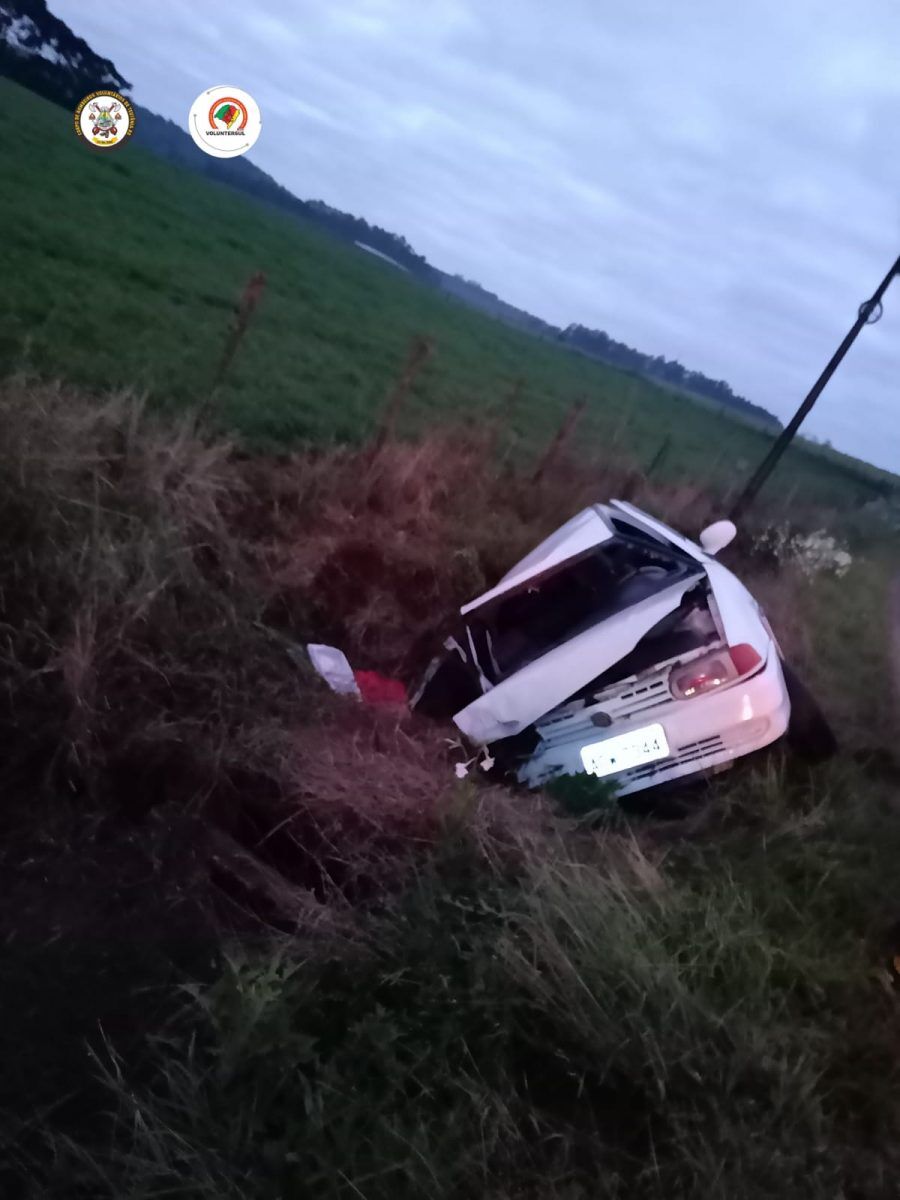 Duas pessoas ficam feridas após saída de pista em Paverama