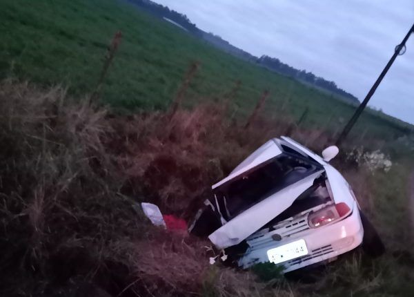 Duas pessoas ficam feridas após saída de pista em Paverama