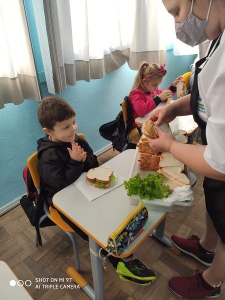 Alunos cultivam saúde através de hortas escolares